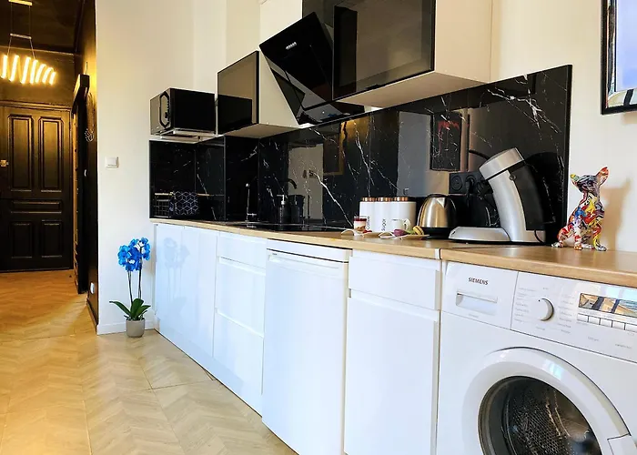 Sea - 2 Bedroom - Kitchen - Wifi - Tramway - Air Conditioner